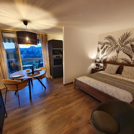 Апартаменты La Loge Du Chateau ! 