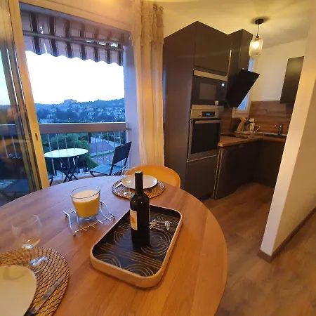 Апартаменты La Loge Du Chateau ! 